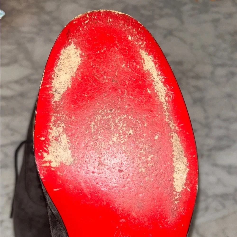 MENS Christian Louboutin Men's Dark Gray Suede Oxfords with Red Soles Sz 41 1/2